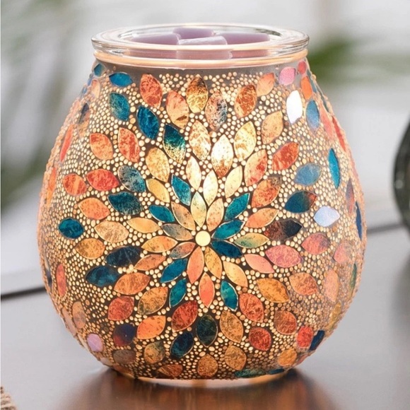Scentsy Pearlescent Petals Warmer new - Picture 5 of 5